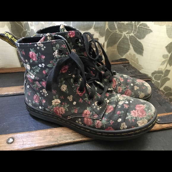 Dr. Martens Shoes - Dr Martens floral Hackney boots